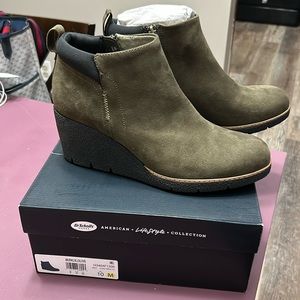 Dr.scholls olive boots! New with tag! Size 10!